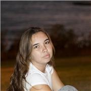 Maestra de primaria, apta para enseñar idiomas y matemáticas